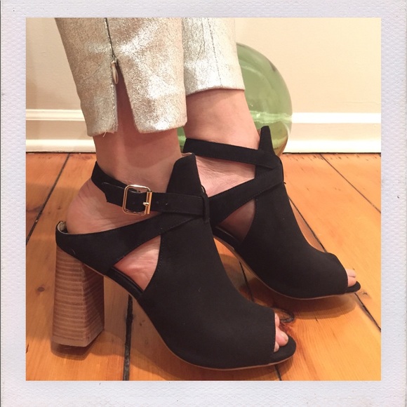 Black suede peep toe - Picture 2 of 3